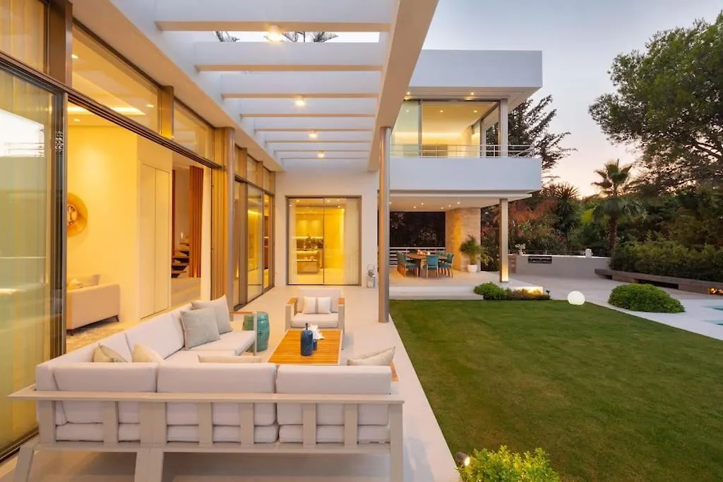 Amazing Modern Villa Located Mins From Beach Rdr234 Marbella