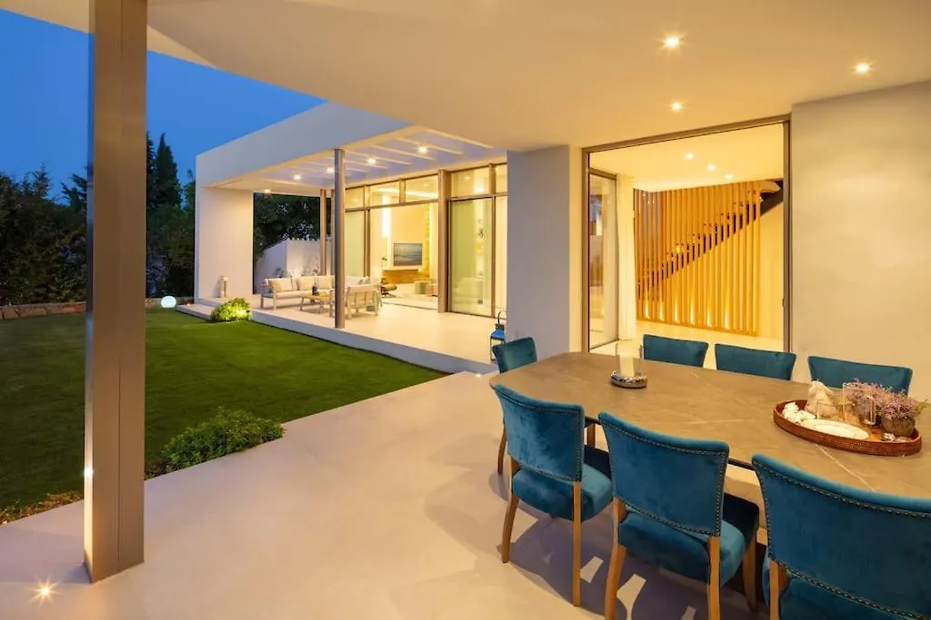 Amazing Modern Villa Located Mins From Beach Rdr234 Marbella
