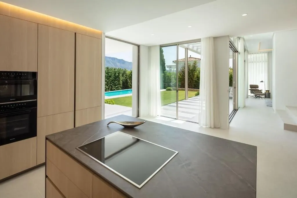 Amazing Modern Villa Located Mins From Beach Rdr234 Marbella