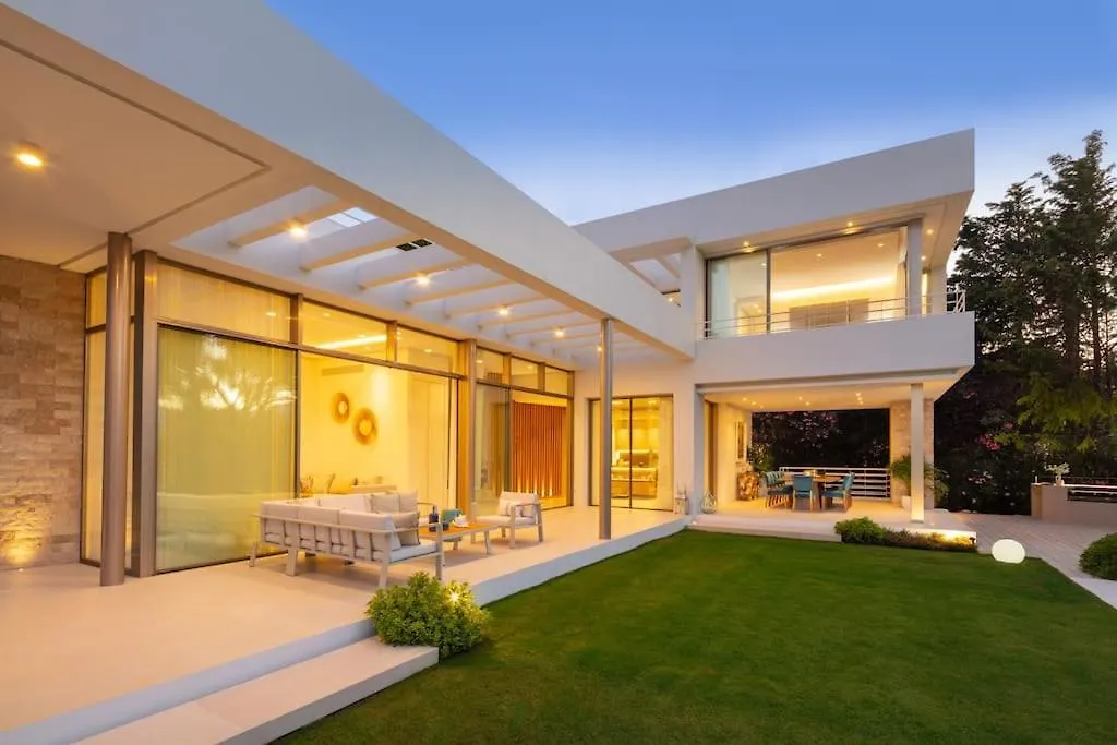 Amazing Modern Villa Located Mins From Beach Rdr234 Marbella